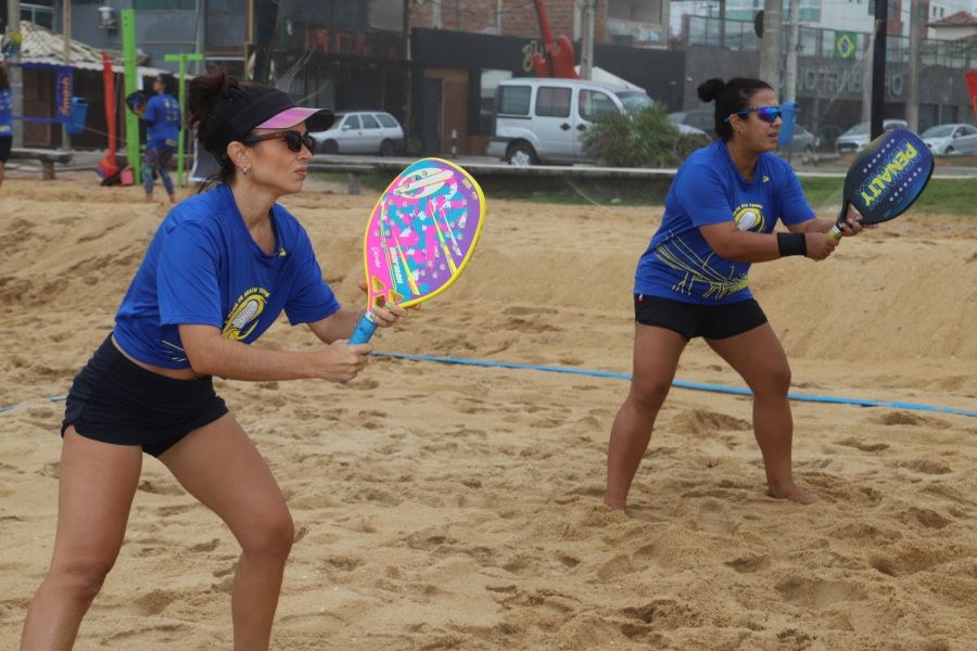 Região dos Lagos deverá receber os maiores torneios nacional e internacional de Beach Tennis da CBTB em outubro de 2026